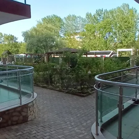 Apartament компактен тристаен апартамент Sunny Beach